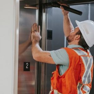 manutenção de elevador garante sua segurança